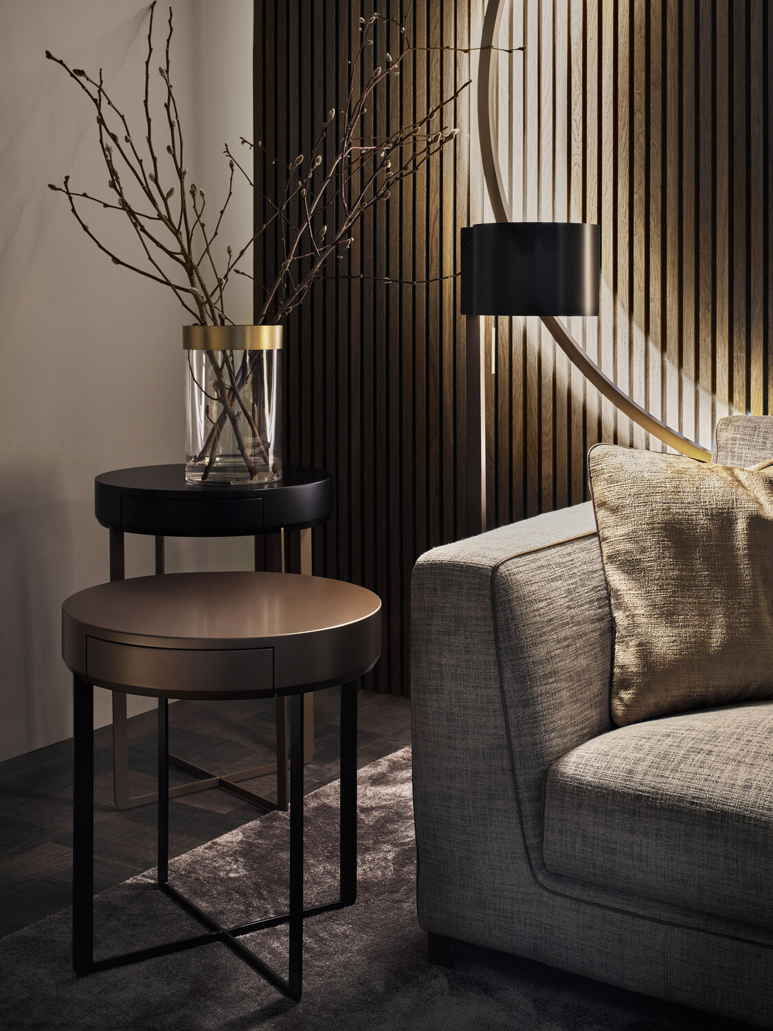 Unikat-living-interior-design-raumausstattung-aalen-baden-wuerttemberg-Christine_Kröncke_Beistelltisch_m.Schublade